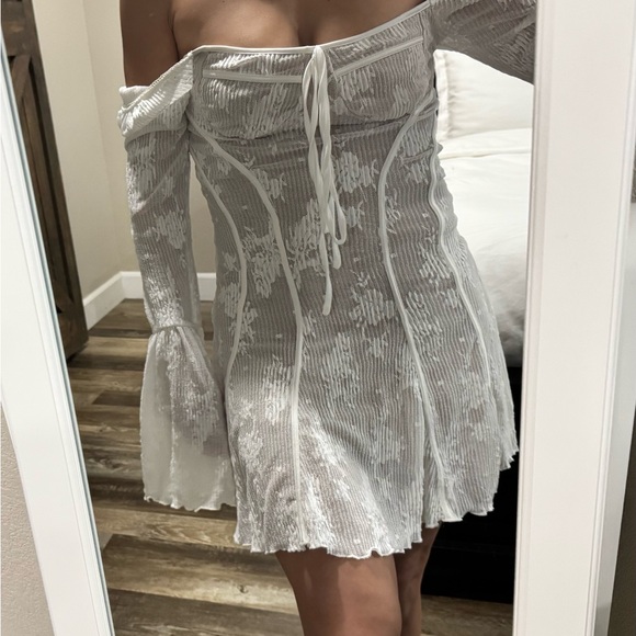 Elegant White Off-Shoulder Mini Dress - Picture 1 of 6